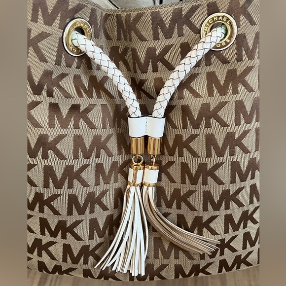 MK Michael Kors Jet Set Large Gather signature tote-Tassel Purse - Picture 7 of 9